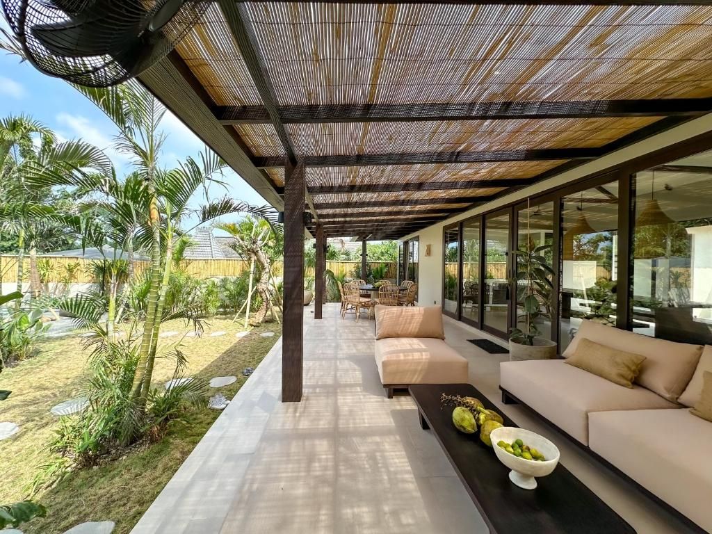 TROPICAL VILLA